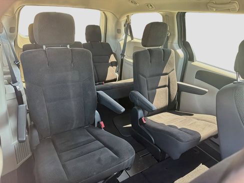 Used 2018 Dodge Grand Caravan SE w/ UConnect Hands-Free Group FWD image 30