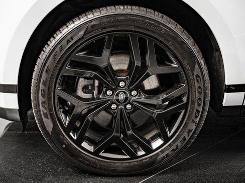 Used 2023 Land Rover Range Rover Evoque R-Dynamic SE image 13