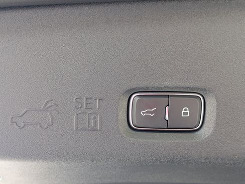 Certified 2025 Ford Expedition Platinum w/ Driver's Package image 39