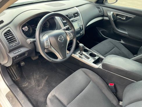 Used 2014 Nissan Altima 2.5 SV w/ Convenience Package FWD image 16