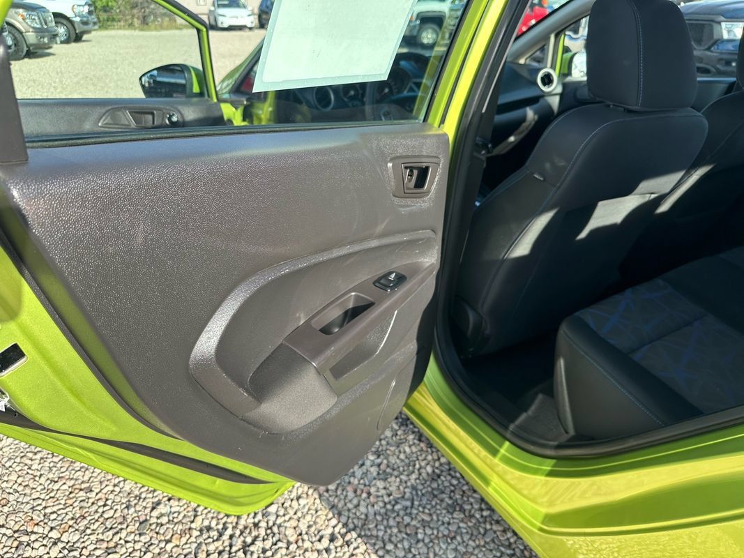 Used 2011 Ford Fiesta SE w/ 203A Rapid Spec Order Code FWD image 28