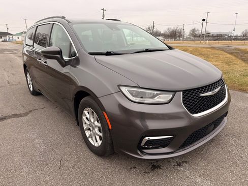 Used 2022 Chrysler Pacifica Touring-L image 50