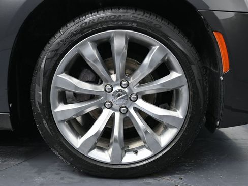 Used 2019 Chrysler 300 Limited image 14