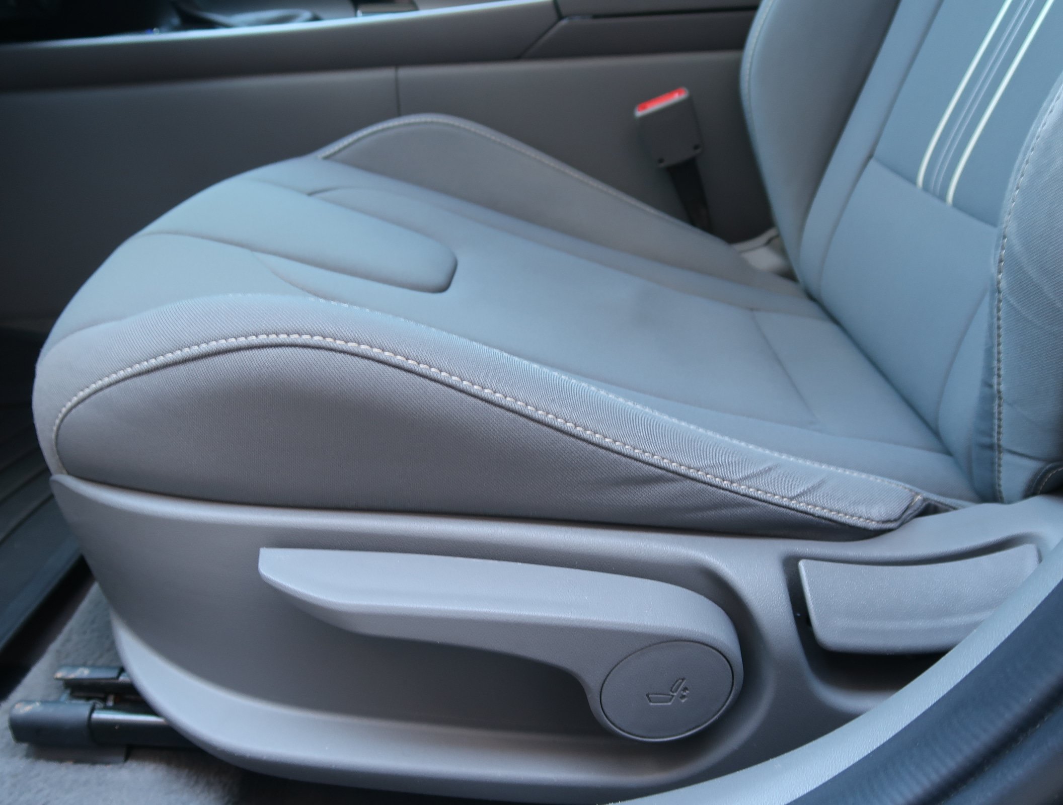 Used 2023 Hyundai Elantra SEL w/ Convenience Package FWD image 12