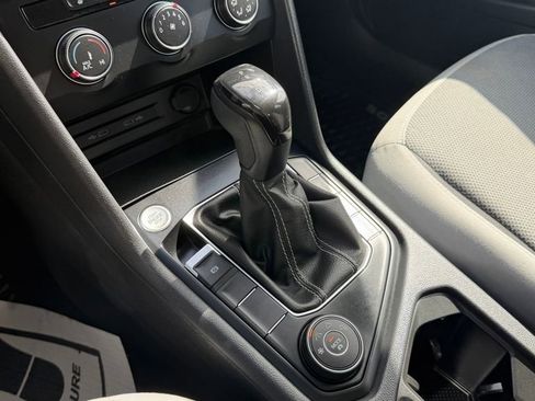 Certified 2022 Volkswagen Taos S image 11