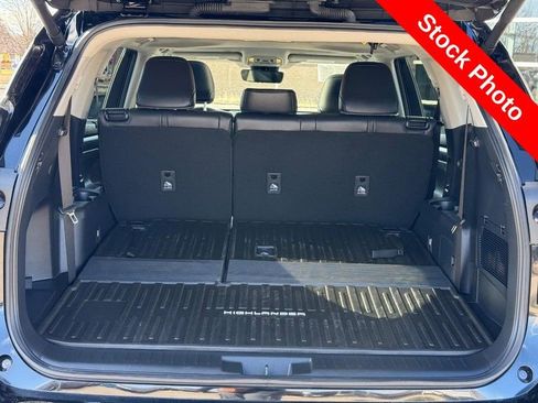 Used 2025 Toyota Highlander XLE image 9