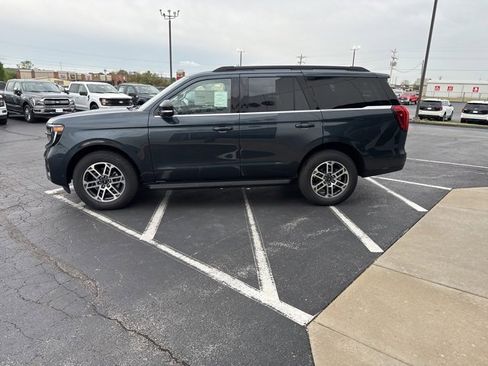 New 2025 Ford Expedition Active image 3