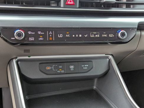 New 2026 Kia Carnival FWD image 25
