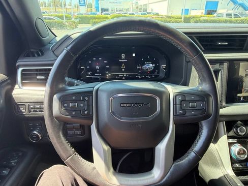 Used 2022 GMC Yukon XL Denali w/ Advanced Technology Package AWD/4WD image 15