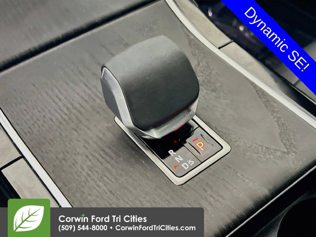 Used 2024 Land Rover Range Rover Evoque Dynamic SE AWD/4WD image 10
