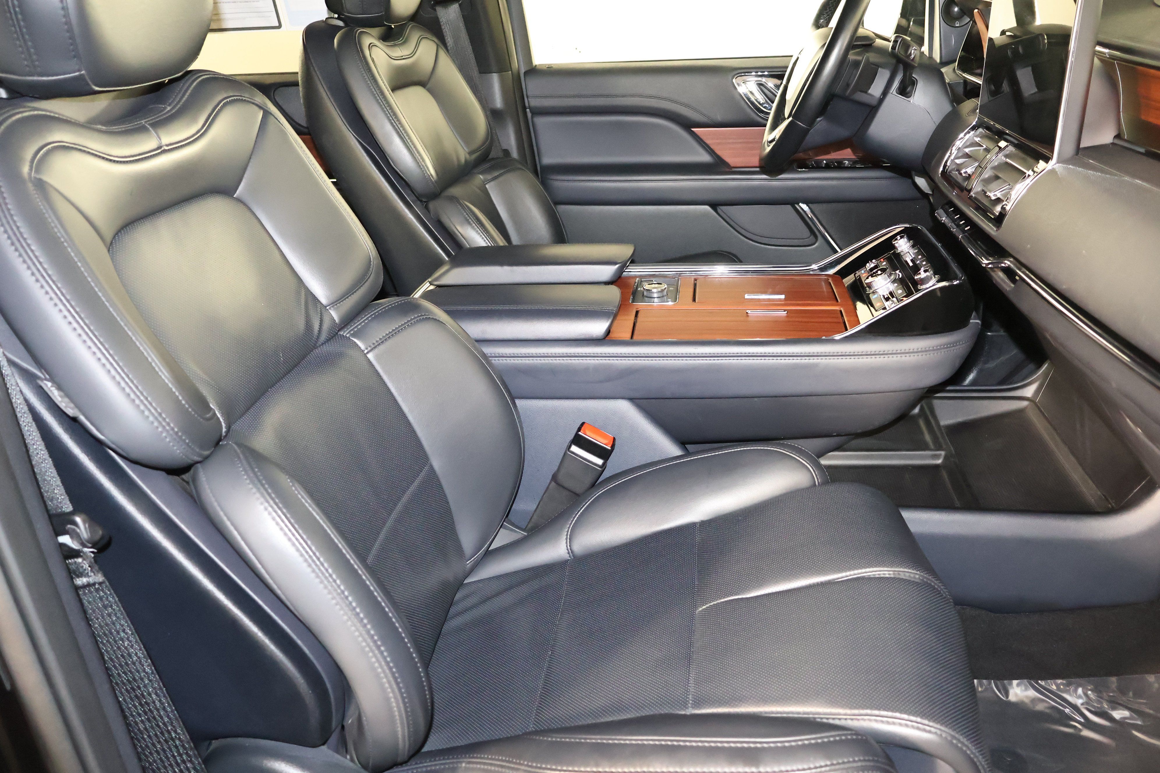 Used 2024 Lincoln Navigator Premiere AWD/4WD image 46
