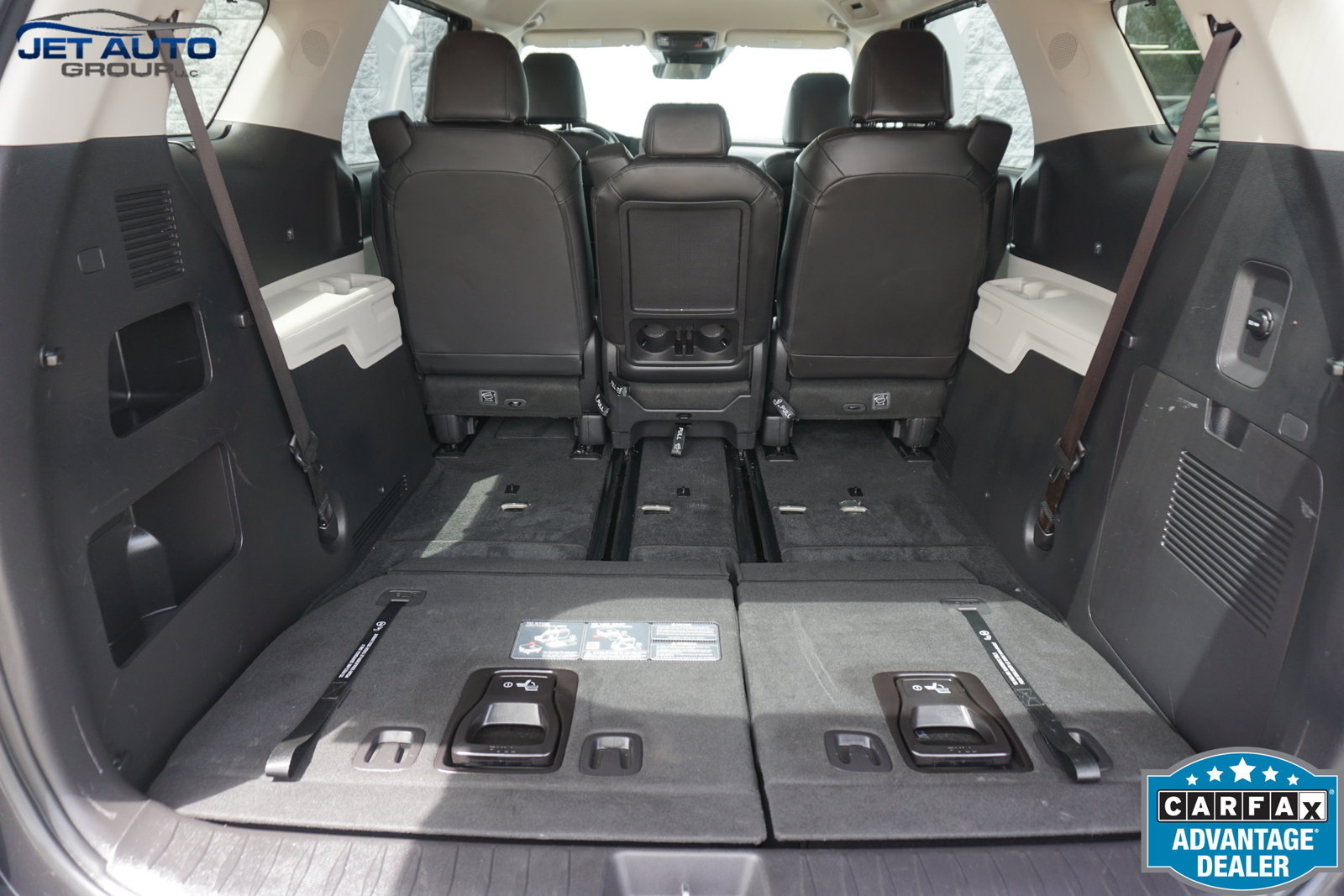 Used 2023 Kia Carnival EX FWD image 19