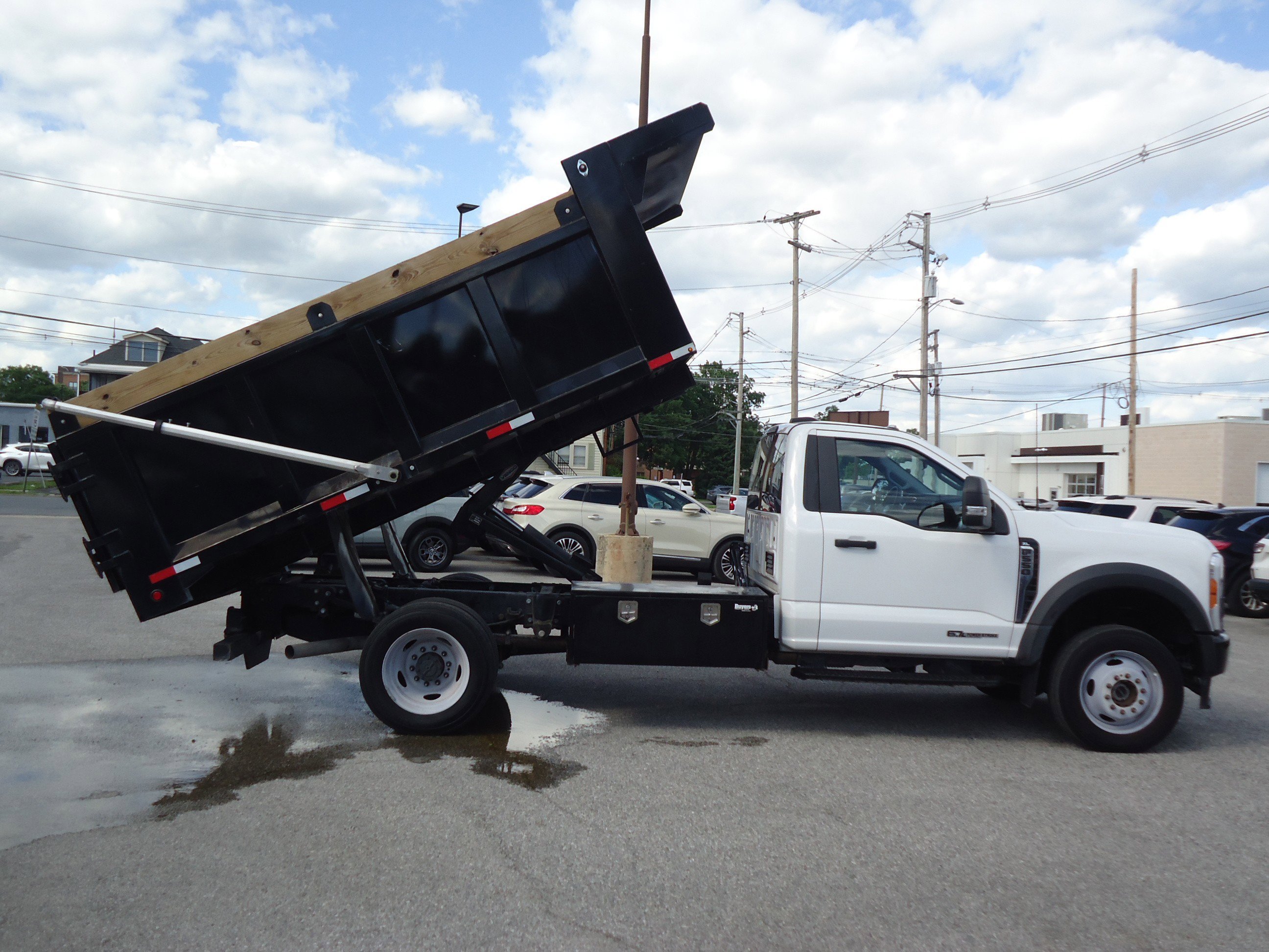 Used 2023 Ford F550 4x4 Regular Cab Super Duty image 2