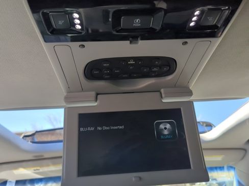 Used 2016 Chevrolet Suburban LTZ image 6