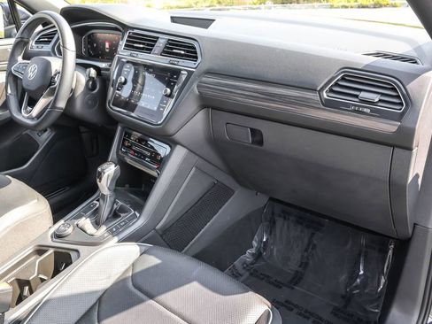Used 2023 Volkswagen Tiguan SEL R-Line image 36