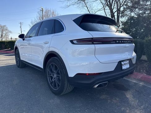 Used 2024 Porsche Cayenne image 8