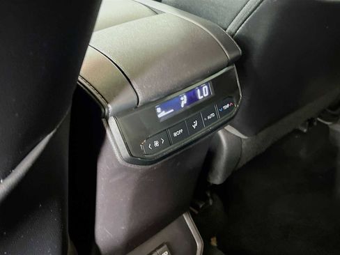 Used 2023 Toyota Highlander XLE image 26