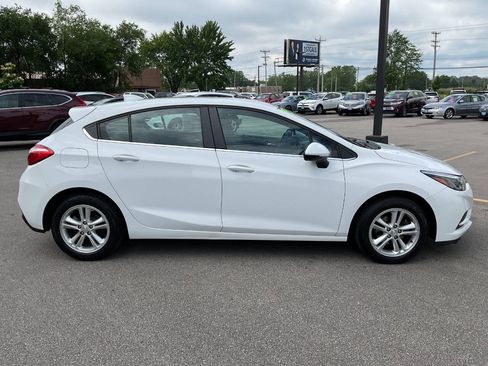 Used 2017 Chevrolet Cruze LT w/ Convenience Package FWD image 9