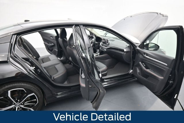 Used 2025 Nissan Altima 2.5 SR FWD image 13