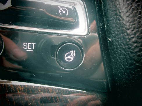 Used 2016 Cadillac SRX Luxury w/ Driver Awareness Package FWD image 18