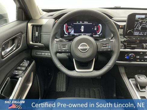 Used 2024 Nissan Pathfinder Platinum image 21