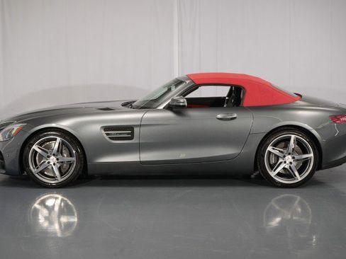 Used 2018 Mercedes-Benz AMG GT Roadster image 2