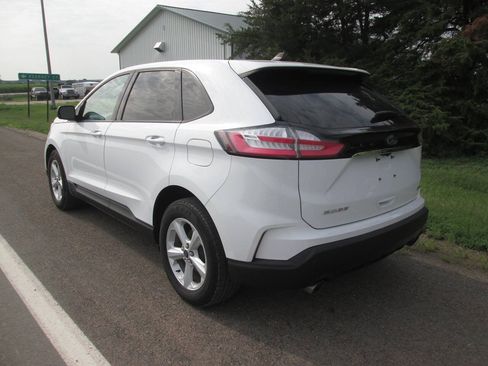 Used 2020 Ford Edge SE FWD image 3