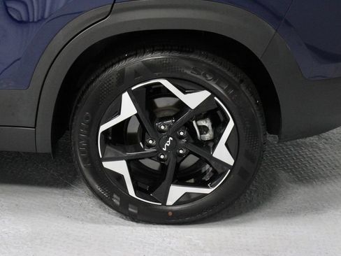 Used 2024 Kia Seltos EX AWD/4WD image 21