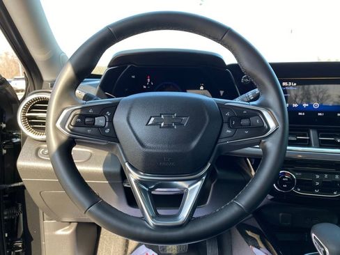 Used 2025 Chevrolet Trax ACTIV w/ Sunroof Package image 13