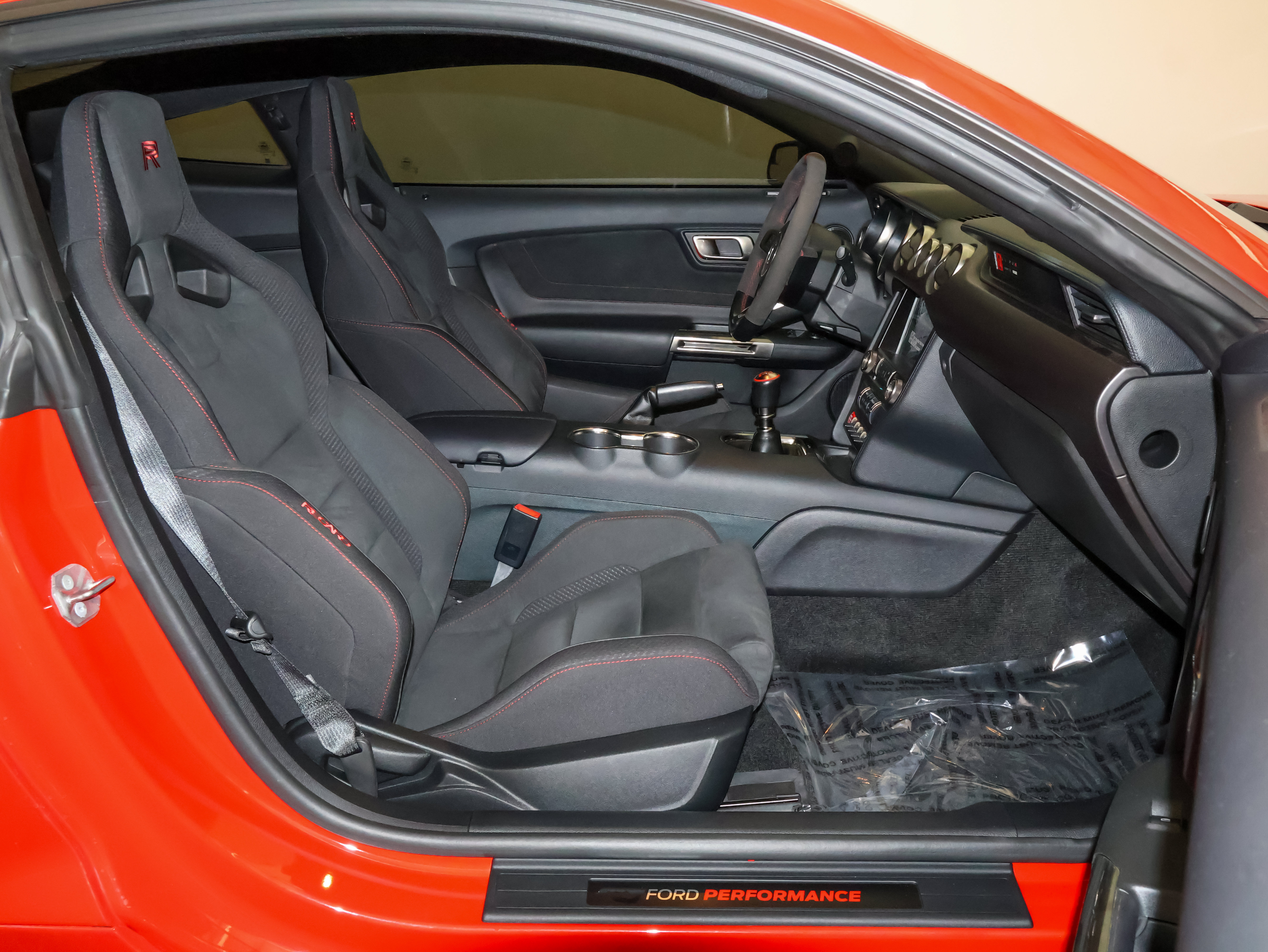 Used 2017 Ford Mustang Shelby GT350R w/ GT350R Equipment Group 920A RWD image 40