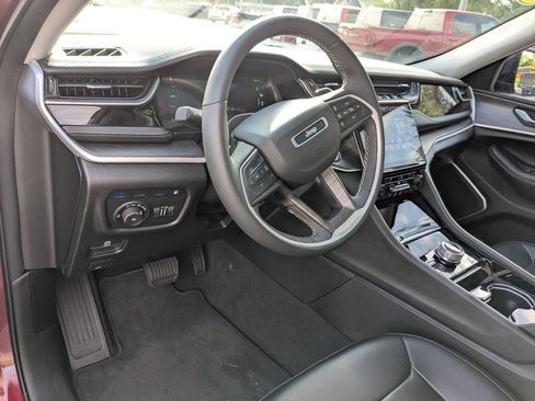 Used 2023 Jeep Grand Cherokee 4WD 4xe image 10