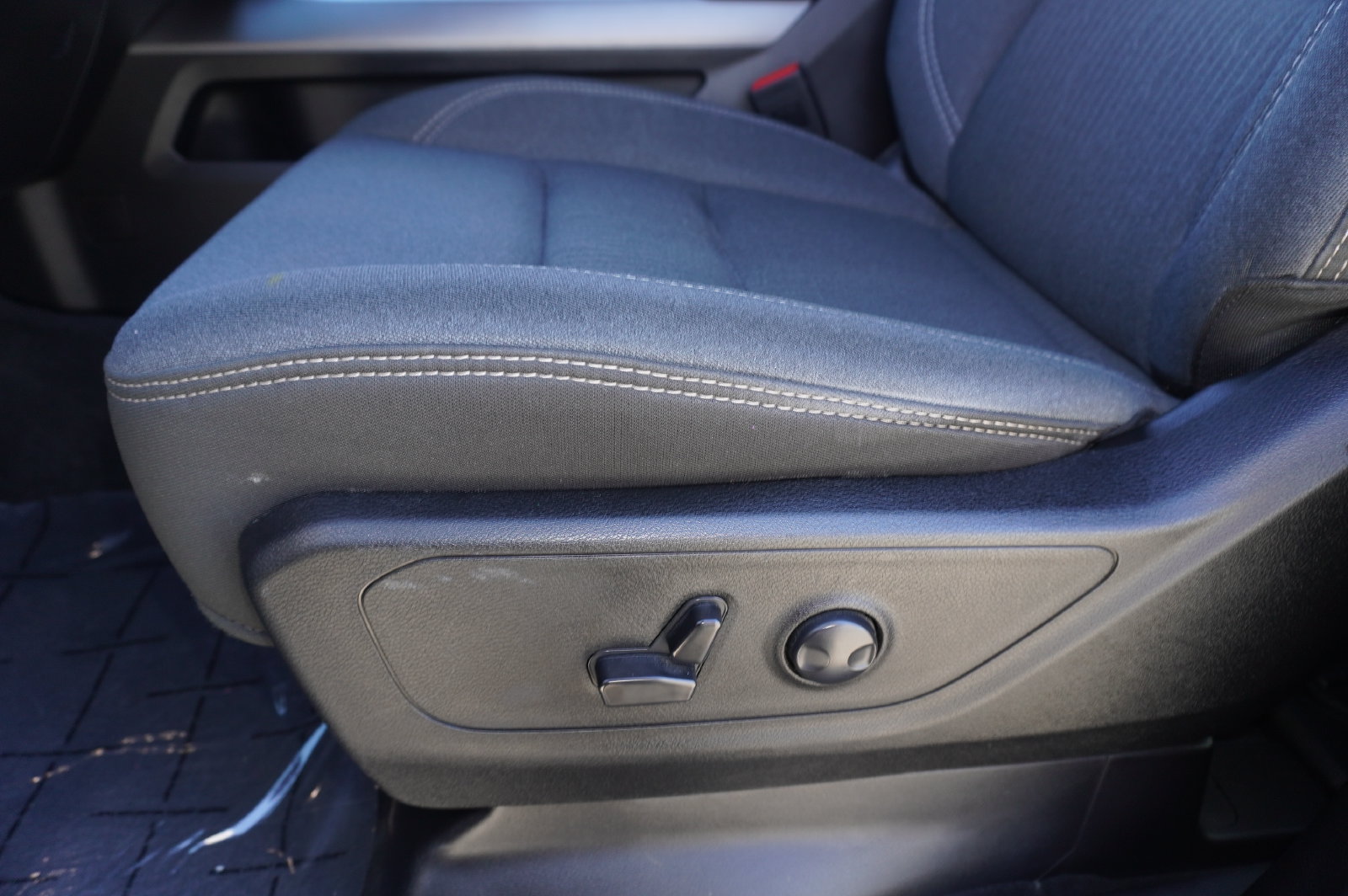 Used 2023 RAM 1500 Big Horn AWD/4WD image 13