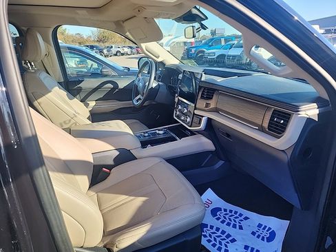 Certified 2024 Ford Expedition Limited image 3