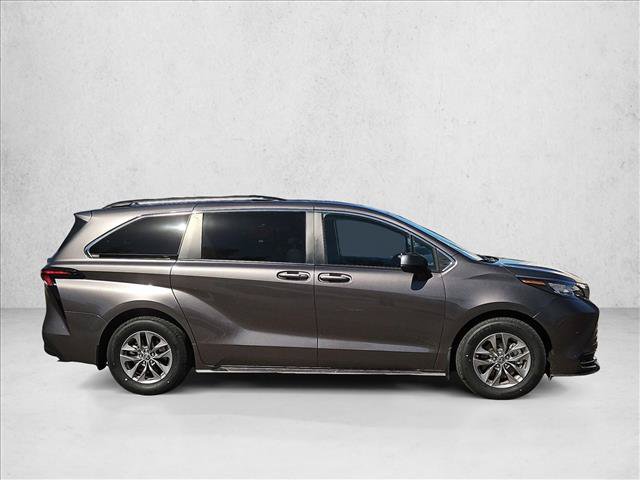 Certified 2023 Toyota Sienna LE FWD image 4