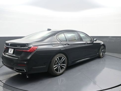 Used 2022 BMW 740i xDrive w/ M Sport Package image 7