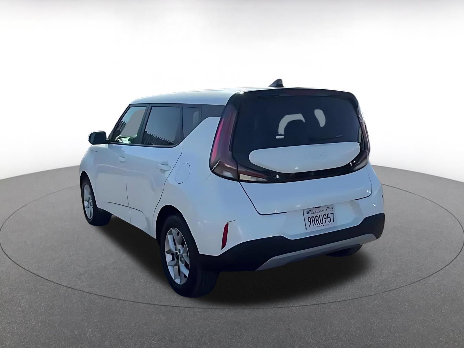 Used 2025 Kia Soul LX w/ LX Technology Package FWD image 10