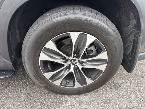 Used 2021 Toyota Highlander XLE image 10