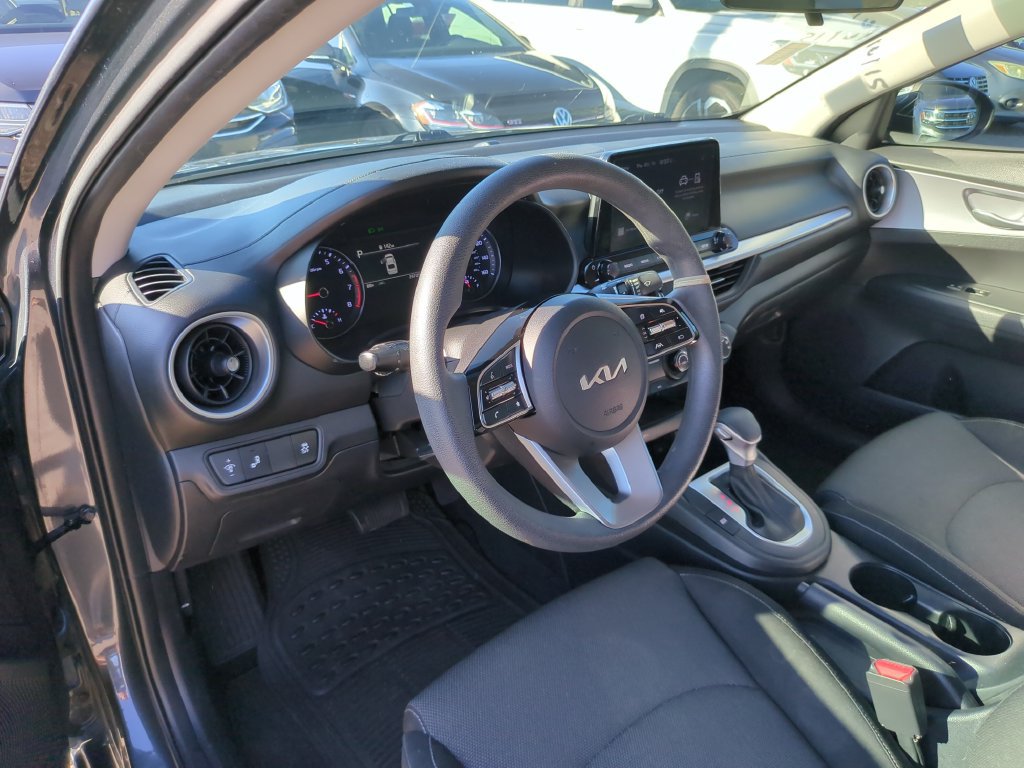 Used 2024 Kia Forte LXS w/ LXS Technology Package FWD image 9