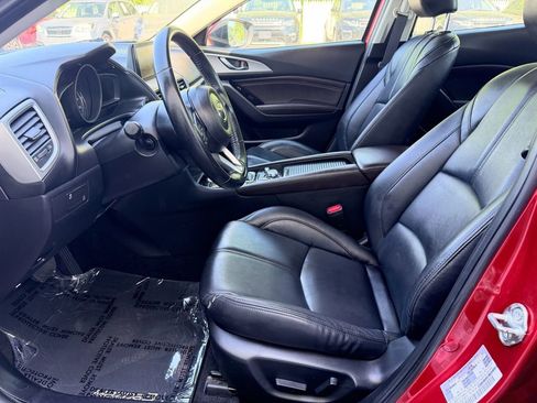 Used 2018 MAZDA MAZDA3 Touring FWD image 11