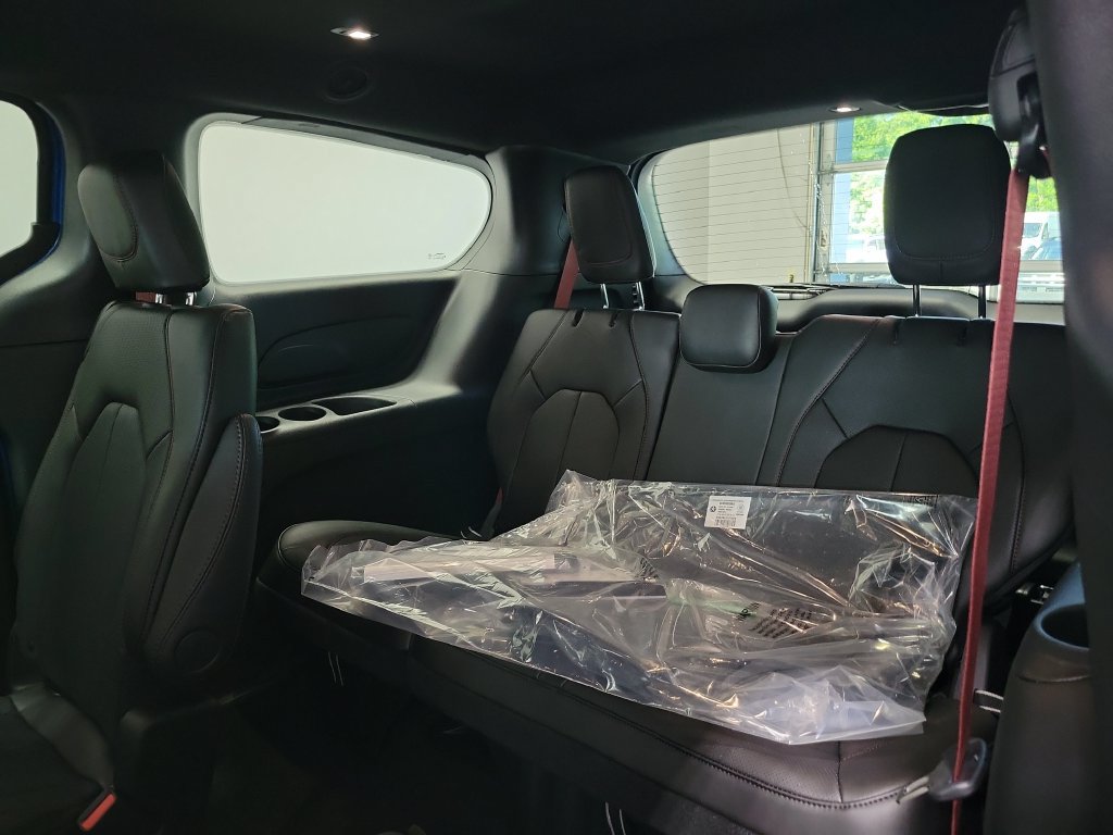 New 2027 Chrysler Pacifica Select AWD/4WD image 18