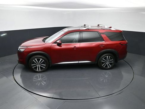 Used 2024 Nissan Pathfinder Platinum FWD image 17