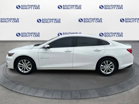 Used 2017 Chevrolet Malibu LT image 3