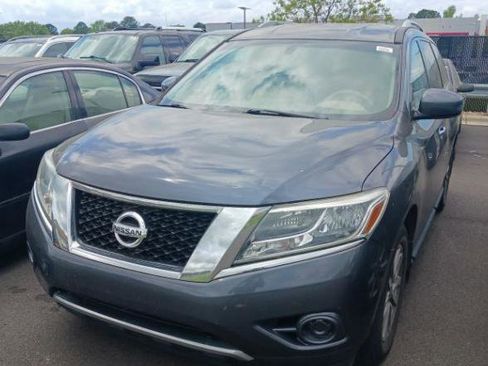 Used 2014 Nissan Pathfinder SV w/ Trailer Tow Package image 2