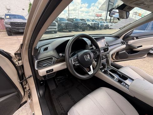 Used 2018 Honda Accord EX image 22