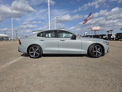 Used 2024 Volvo S60 B5 Plus image 8