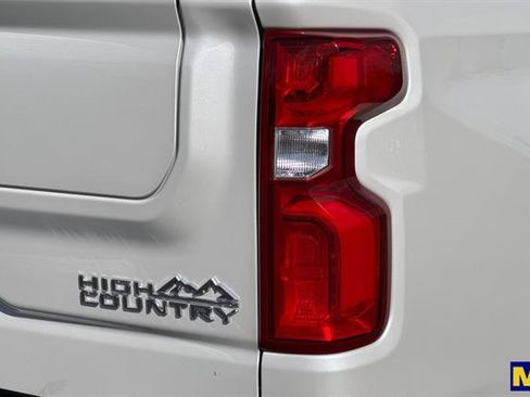 Used 2025 Chevrolet Silverado 1500 High Country w/ Technology Package AWD/4WD image 34