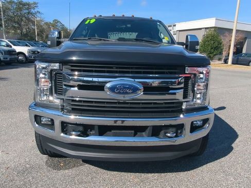 Certified 2019 Ford F250 XLT w/ XLT Premium Package image 10