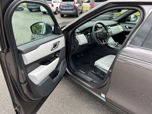 New 2026 Land Rover Range Rover Velar Dynamic SE image 10
