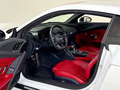 Used 2018 Audi R8 V10 w/ Premium Package image 12