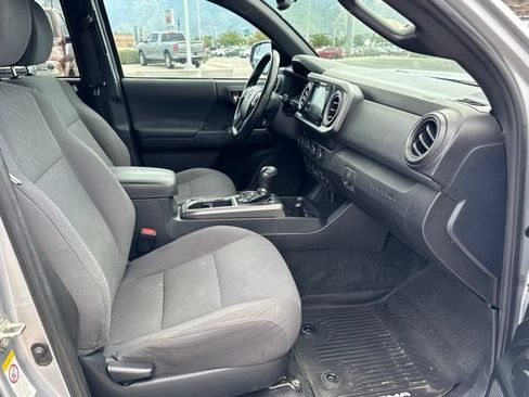 Used 2019 Toyota Tacoma TRD Off-Road w/ Technology Package AWD/4WD image 15
